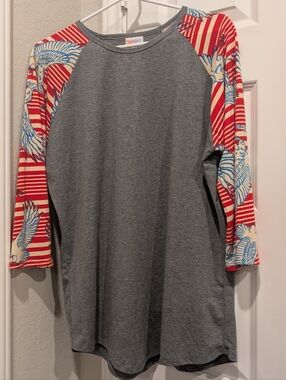 Woman's XL LuLaRoe Grey Raglan Top with Red Striped Bird-Print Sleeves
